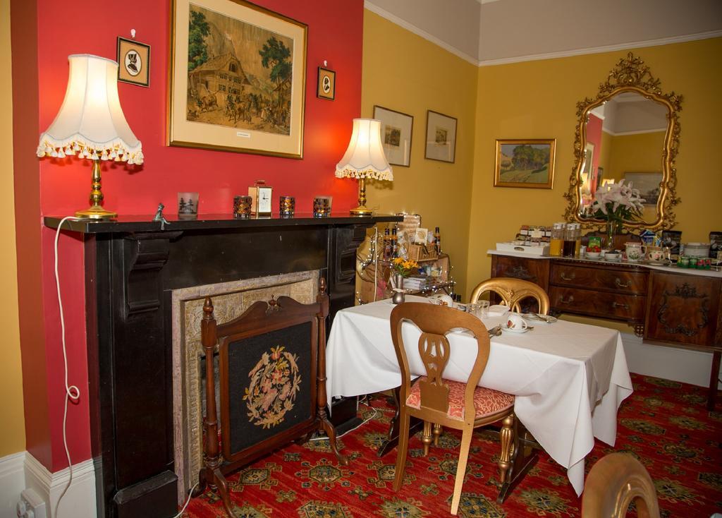 Southbank House Bed & Breakfast เฮริฟอร์ด ภายนอก รูปภาพ