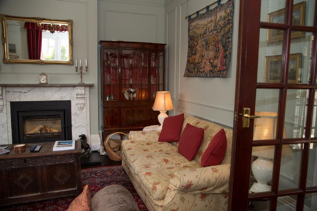 Southbank House Bed & Breakfast เฮริฟอร์ด ภายนอก รูปภาพ