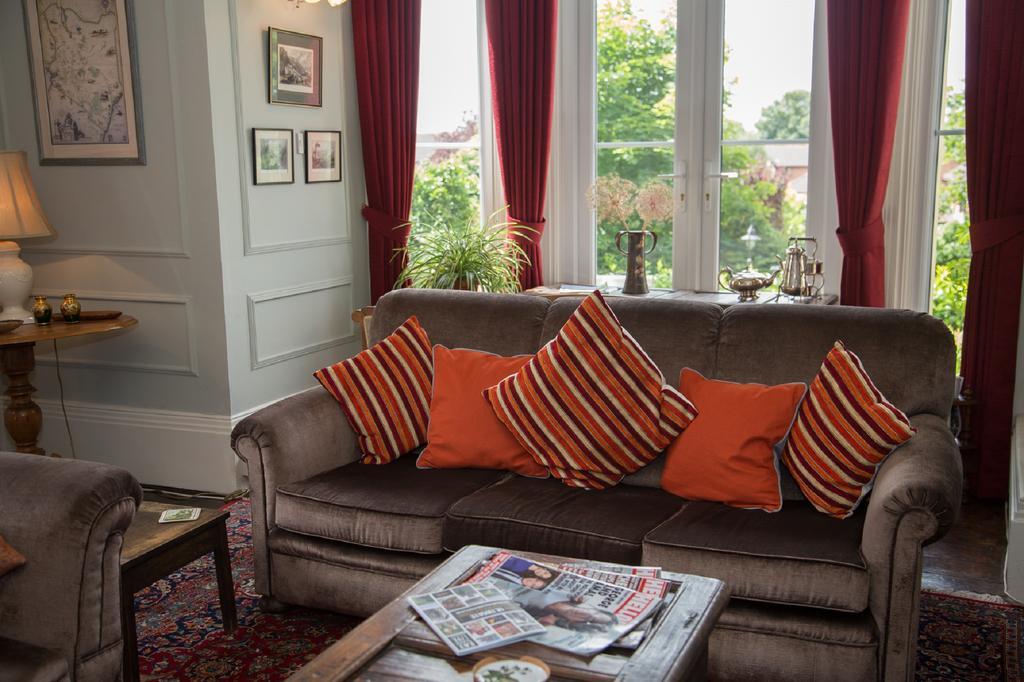 Southbank House Bed & Breakfast เฮริฟอร์ด ภายนอก รูปภาพ