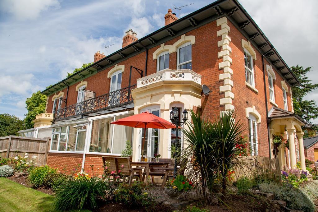 Southbank House Bed & Breakfast เฮริฟอร์ด ภายนอก รูปภาพ