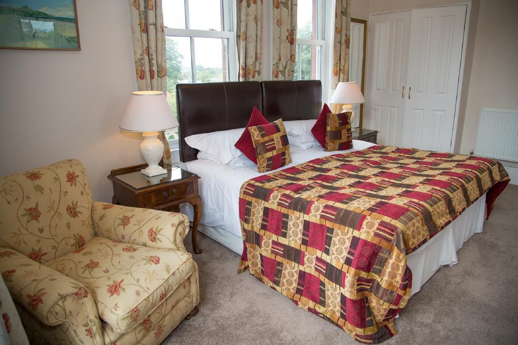 Southbank House Bed & Breakfast เฮริฟอร์ด ภายนอก รูปภาพ
