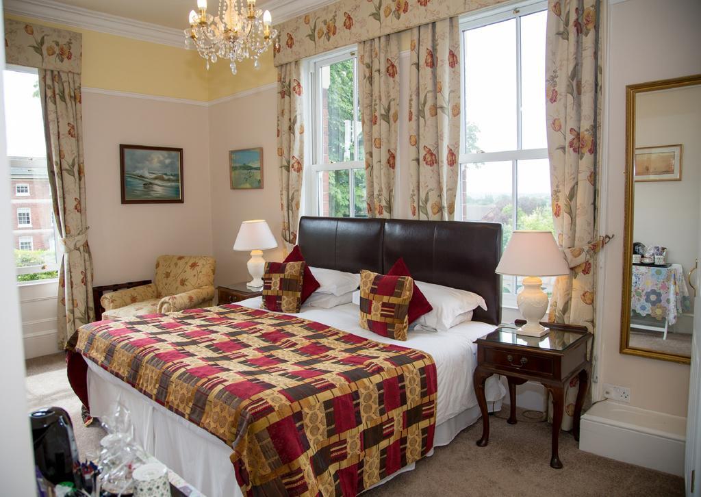 Southbank House Bed & Breakfast เฮริฟอร์ด ภายนอก รูปภาพ