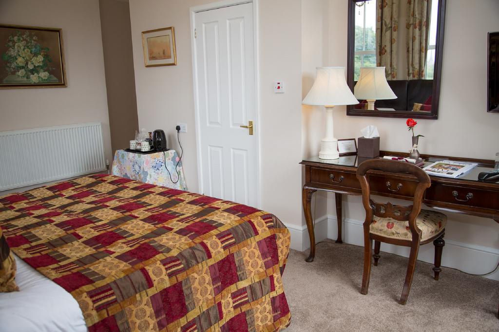 Southbank House Bed & Breakfast เฮริฟอร์ด ภายนอก รูปภาพ