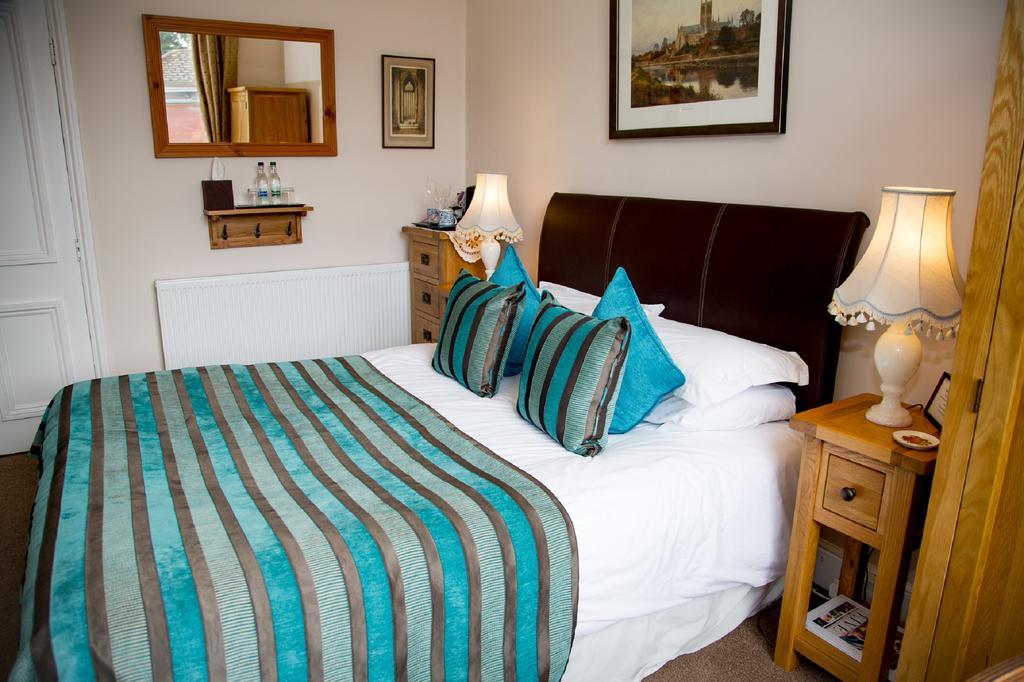 Southbank House Bed & Breakfast เฮริฟอร์ด ภายนอก รูปภาพ