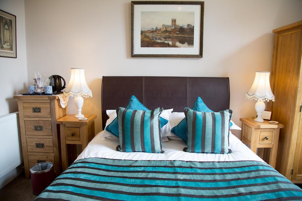 Southbank House Bed & Breakfast เฮริฟอร์ด ภายนอก รูปภาพ