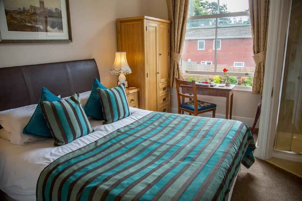 Southbank House Bed & Breakfast เฮริฟอร์ด ภายนอก รูปภาพ