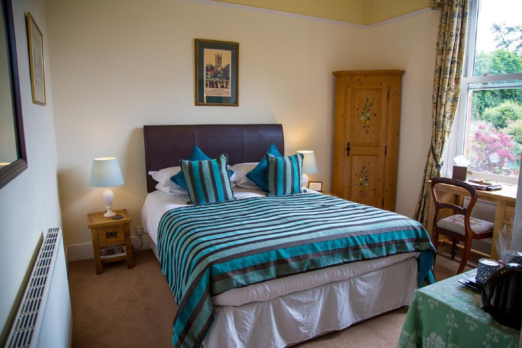 Southbank House Bed & Breakfast เฮริฟอร์ด ภายนอก รูปภาพ