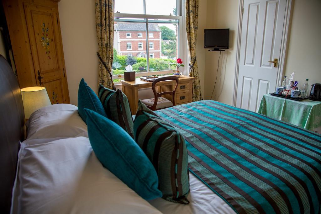 Southbank House Bed & Breakfast เฮริฟอร์ด ภายนอก รูปภาพ